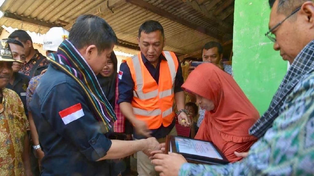 Atas Nama Cinta, Pegawai ESDM Beri Kado Listrik Gratis ke NTB
